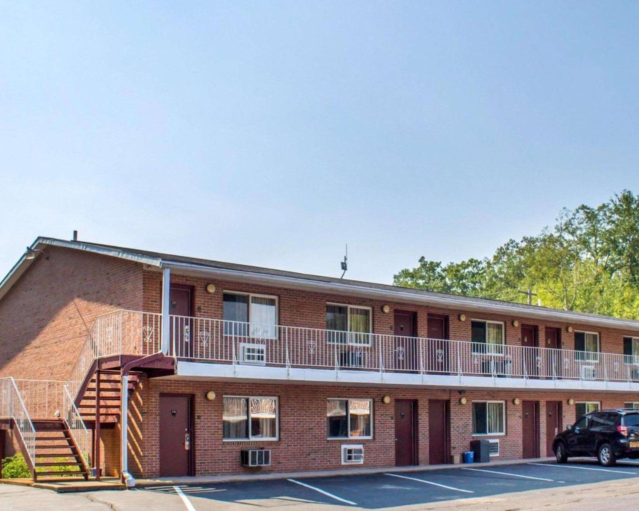 Econo Lodge Drums Exteriér fotografie
